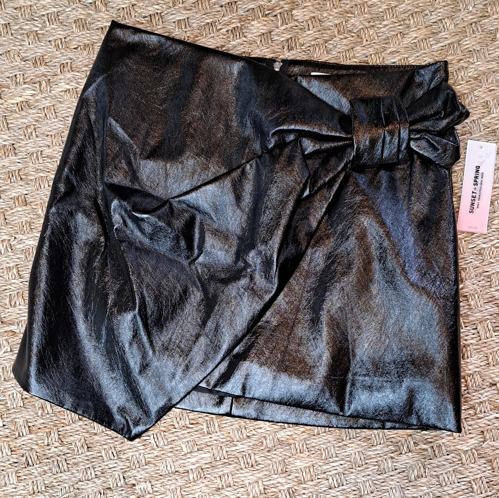 SUNSET & SPRING PATENT MINI SKIRT WITH DRAMATIC BOW, BLACK M - Picture 4 of 13
